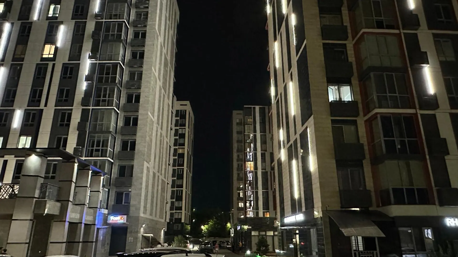 Lejlighed 3 Комнаты Великолепная Раимбек 8 & Питьевая Вода В Подарок Almaty